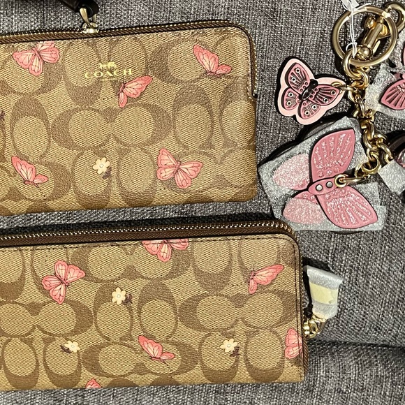 NWT! Coach Accordion large Wallet 3 set firm!!! - Picture 4 of 5